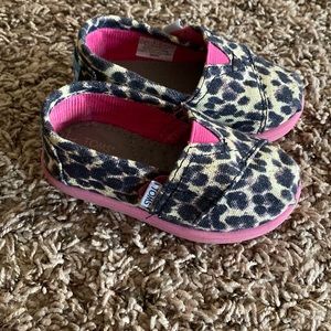 [TOMS] Size 5 Toddler Slip On Sneaker Leopard Print